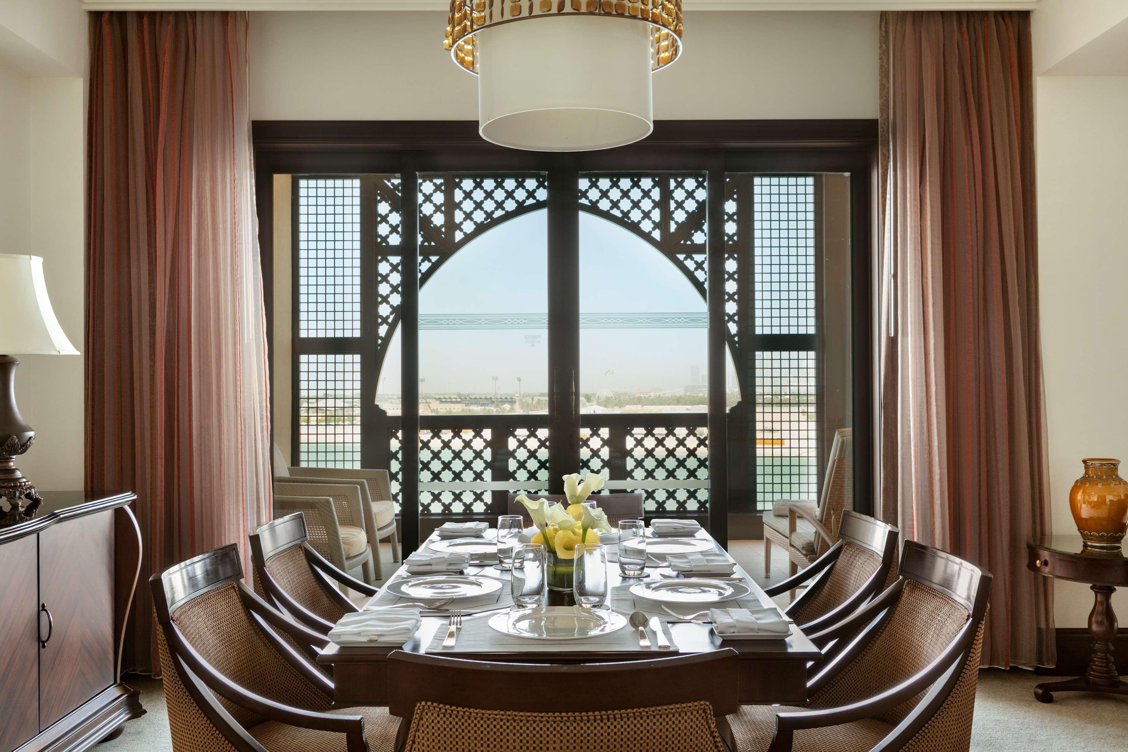 Shangri-La Qaryat Al Beri, Abu Dabi Exterior foto Dining room