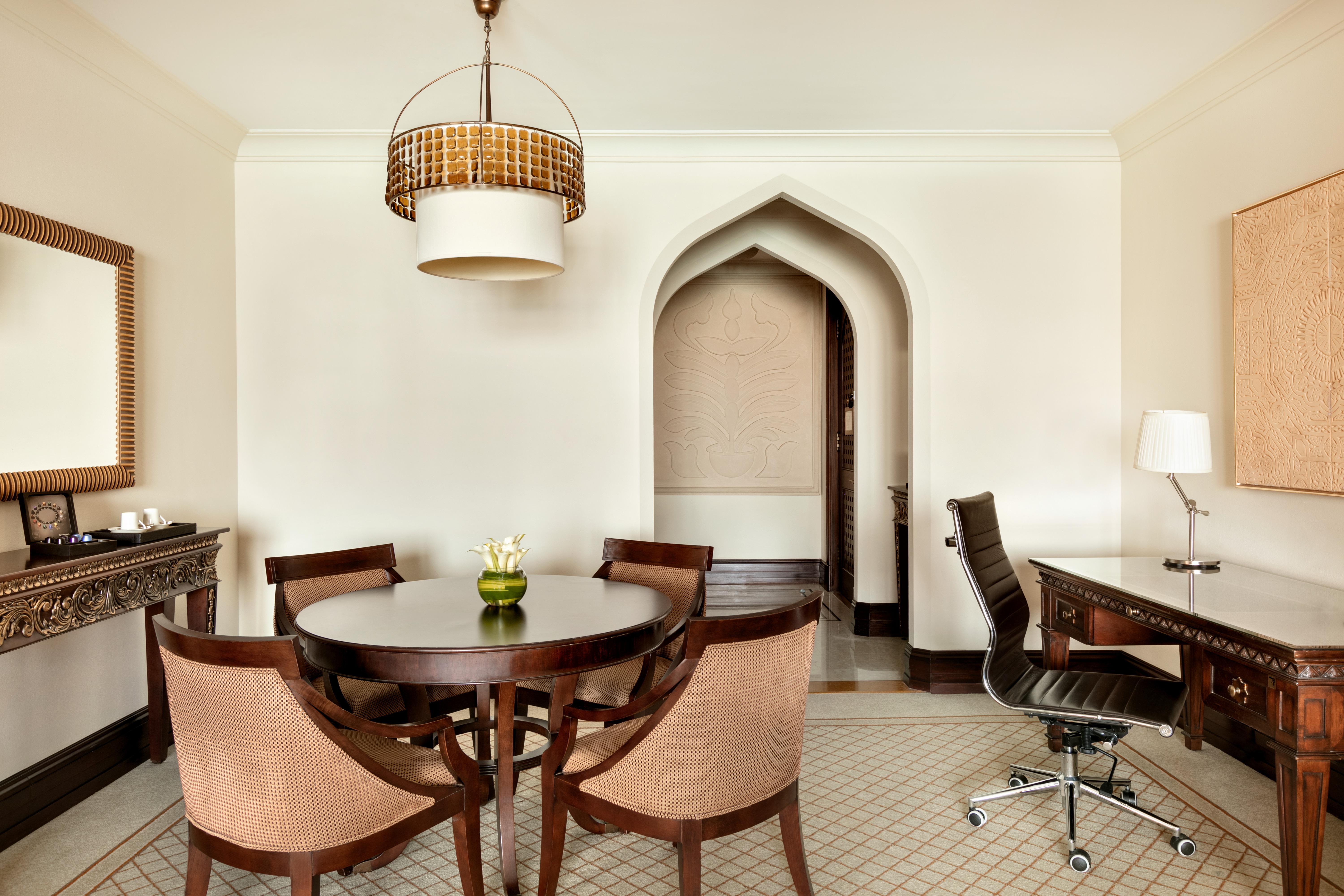 Shangri-La Qaryat Al Beri, Abu Dabi Exterior foto A meeting room at the Ritz-Carlton, DIFC
