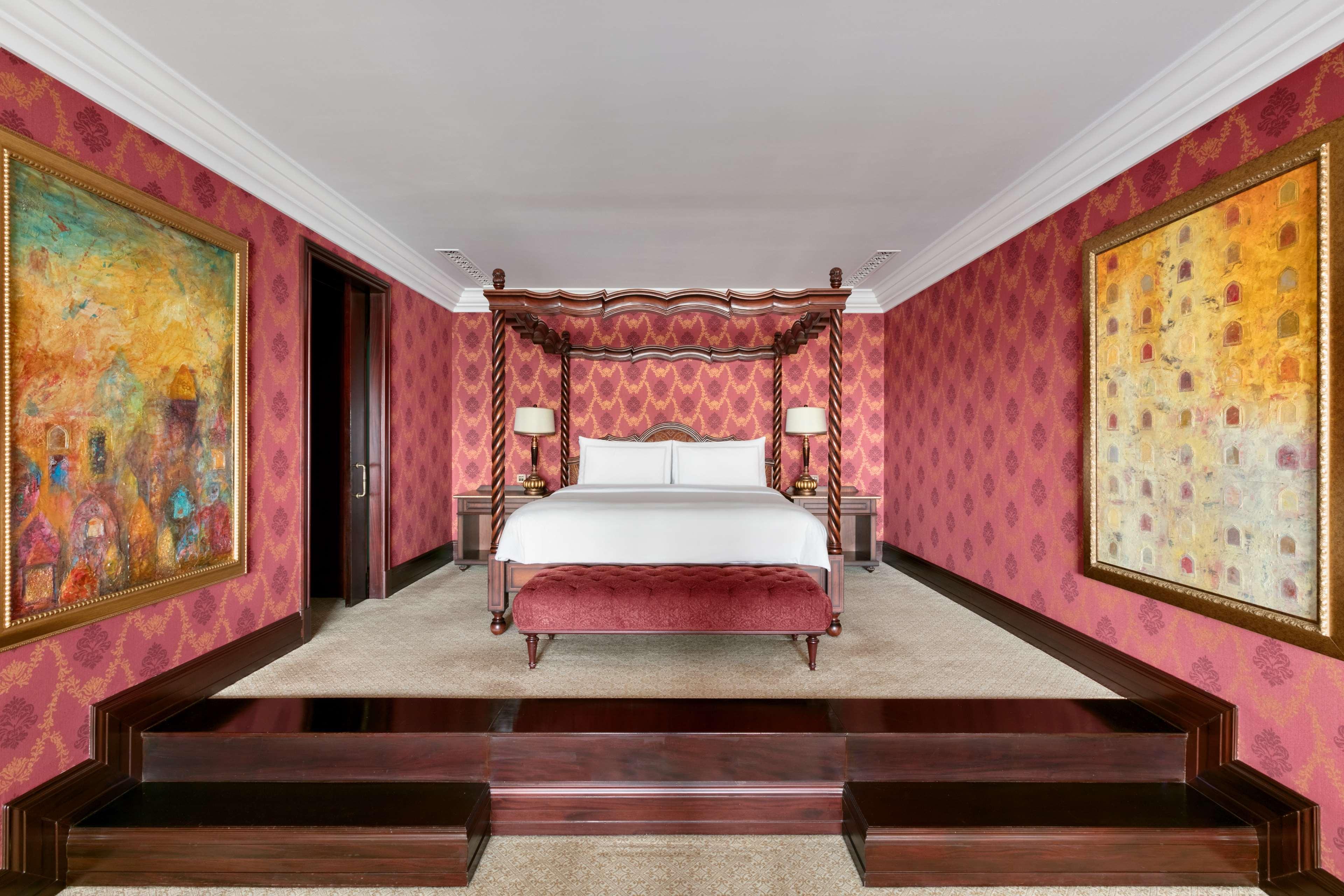 Shangri-La Qaryat Al Beri, Abu Dabi Exterior foto A bedroom at the Taj Mahal Palace