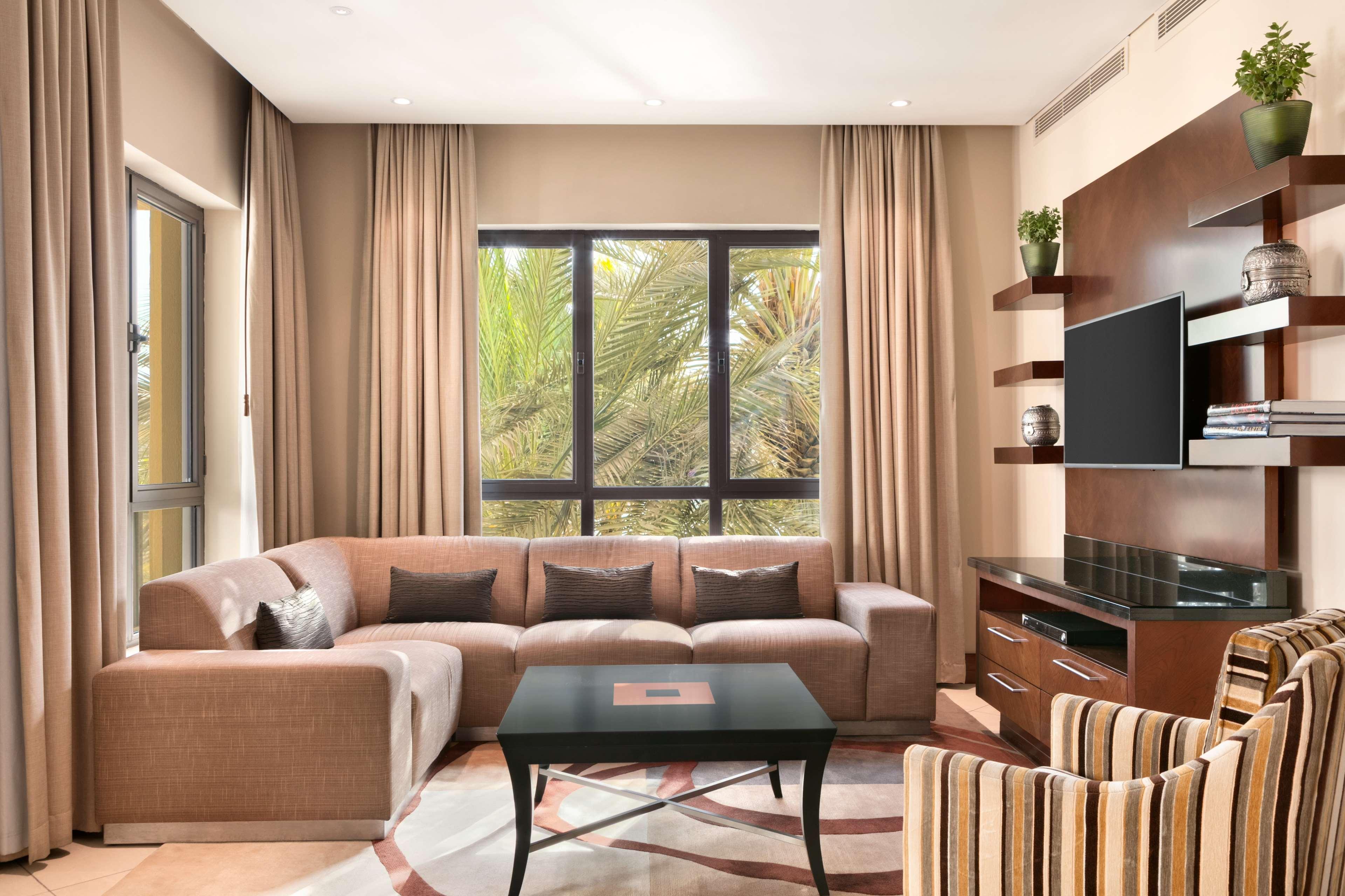 Shangri-La Qaryat Al Beri, Abu Dabi Exterior foto A living room